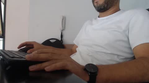 Snapshot of derrik_ chatting on December 4, 2024, 4:27 pm     online show from December 4, 2024, 4:27 pm
