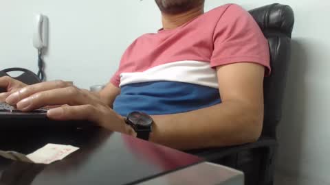 Snapshot of derrik_ chatting on December 17, 2024, 10:12 am     online show from December 17, 2024, 10:12 am
