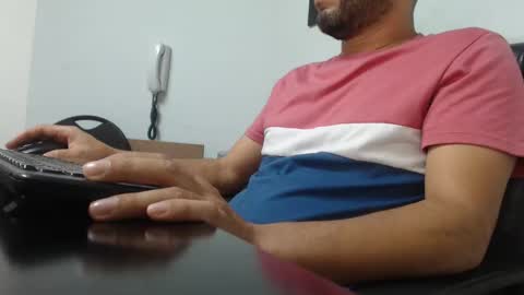 Snapshot of derrik_ chatting on December 22, 2024, 11:54 am     online show from December 22, 2024, 11:54 am