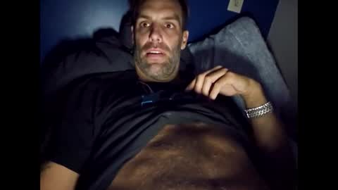 Tall and Handsome online show from November 17, 2025, 10:21 am