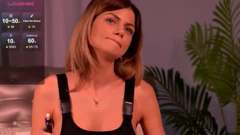 Snapshot of desiredmia_ chatting on November 20, 2025, 6:02 am Mia online show from November 20, 2025, 6:02 am