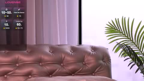 Snapshot of desiredmia_ chatting on November 21, 2025, 6:01 am Mia online show from November 21, 2025, 6:01 am