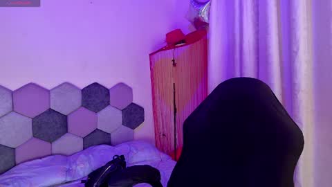 TORI AND MR. BEAR online show from March 31, 2026, 6:19 pm