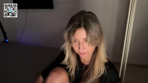 Snapshot of desiremuse chatting on September 15, 2025, 7:25 pm Nika online show from September 15, 2025, 7:25 pm