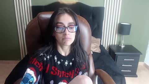 Snapshot of desiring__angel chatting on December 4, 2024, 6:00 am Desiring Angel online show from December 4, 2024, 6:00 am