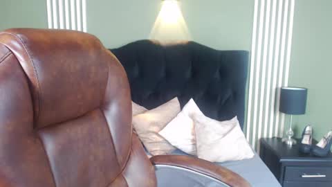 Snapshot of desiring__angel chatting on December 6, 2024, 4:17 pm Desiring Angel online show from December 6, 2024, 4:17 pm