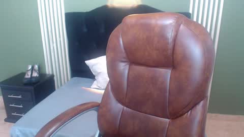 Snapshot of desiring__angel chatting on December 20, 2024, 10:38 am Desiring Angel online show from December 20, 2024, 10:38 am