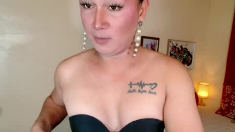 Snapshot of destenierose chatting on June 25, 2026, 2:11 am destenierose online show from June 25, 2026, 2:11 am