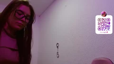 destinya_ online show from June 24, 2026, 12:04 pm