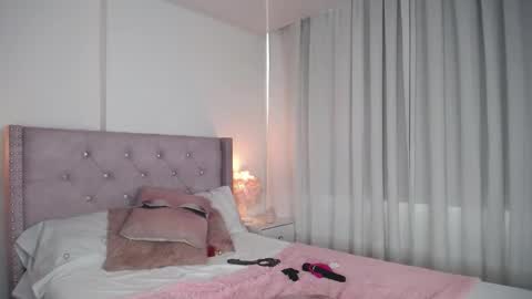 Snapshot of destinysweet21 chatting on December 21, 2024, 4:36 pm destinysweet21 online show from December 21, 2024, 4:36 pm