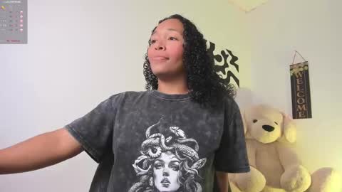 Snapshot of desty_y chatting on November 17, 2025, 5:19 pm desty_y online show from November 17, 2025, 5:19 pm