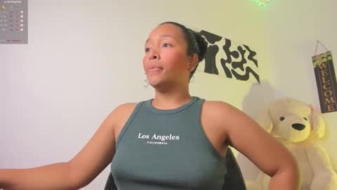 Snapshot of desty_y chatting on November 26, 2025, 8:32 pm desty_y online show from November 26, 2025, 8:32 pm