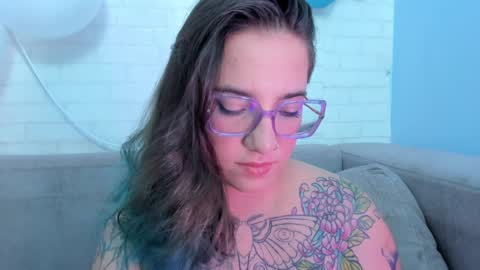 Snapshot of deva_blue chatting on February 6, 2025, 9:53 am Deva Blue online show from February 6, 2025, 9:53 am