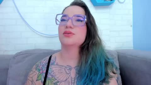 Snapshot of deva_blue chatting on February 11, 2025, 4:11 am Deva Blue online show from February 11, 2025, 4:11 am
