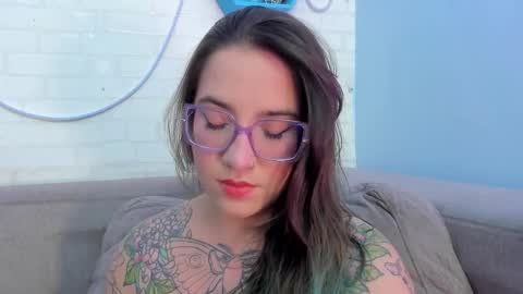 Snapshot of deva_blue chatting on February 20, 2025, 4:18 am Deva Blue online show from February 20, 2025, 4:18 am