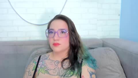 Snapshot of deva_blue chatting on February 26, 2025, 5:31 am Deva Blue online show from February 26, 2025, 5:31 am