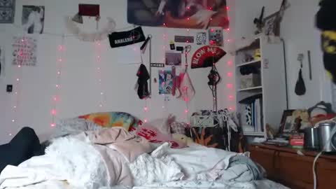 poutyangel online show from December 8, 2024, 1:13 am