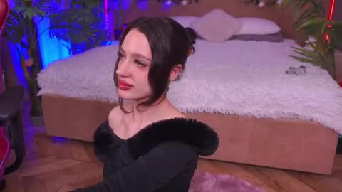 devilinee online show from February 26, 2025, 7:09 am