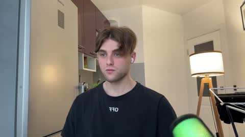 devilnut1 online show from February 12, 2025, 1:37 pm