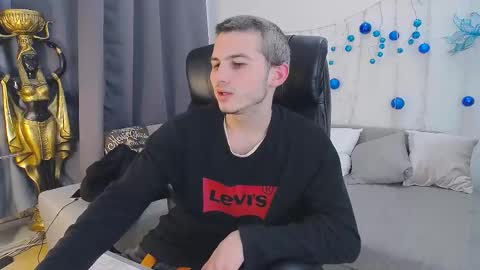 devin_ho online show from December 15, 2024, 7:53 pm