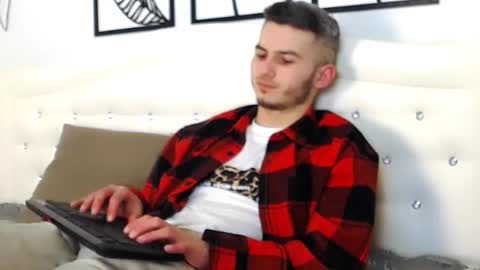 devin_ho online show from March 3, 2025, 2:04 pm