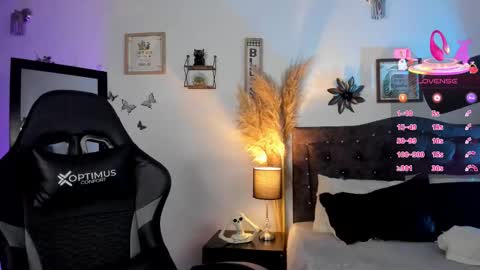 Snapshot of devlin_violet__ chatting on September 16, 2025, 12:00 am PaulaInsta paulacastellanos 1Pvt open online show from September 16, 2025, 12:00 am