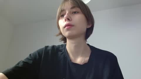 dewkiss online show from December 1, 2025, 1:38 pm