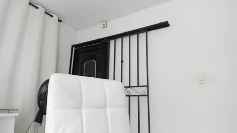 thumb up me please its important online show from February 20, 2025, 8:39 am