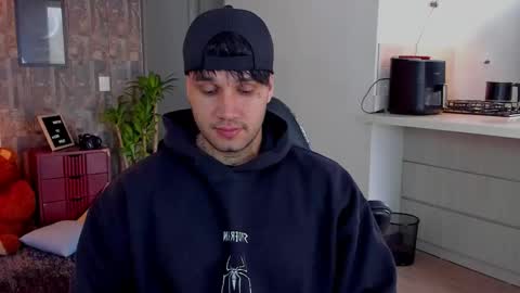 JULIAN online show from December 5, 2025, 5:20 pm