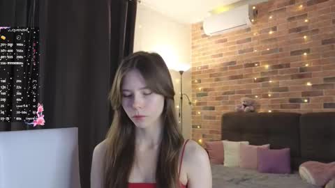 Kira online show from November 3, 2025, 5:03 pm