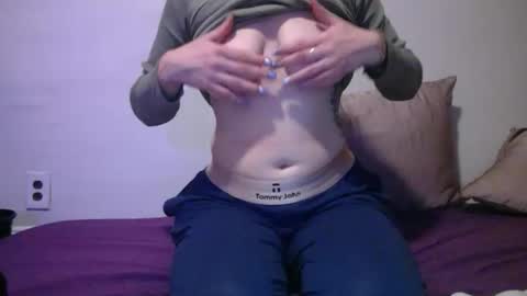 Snapshot of dghyfhjug chatting on December 10, 2024, 12:06 am Sammie online show from December 10, 2024, 12:06 am