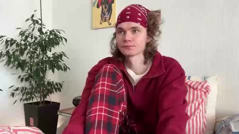 Snapshot of di_n_alex chatting on February 6, 2026, 8:29 am Di Alex online show from February 6, 2026, 8:29 am