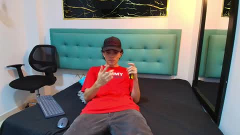   online show from October 18, 2025, 7:36 pm