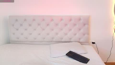 Snapshot of diamond__cherry chatting on December 18, 2025, 12:33 pm Diamond online show from December 18, 2025, 12:33 pm