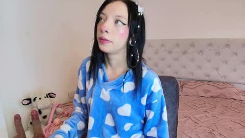 Snapshot of diamond__cherry chatting on April 16, 2026, 1:23 pm Diamond online show from April 16, 2026, 1:23 pm
