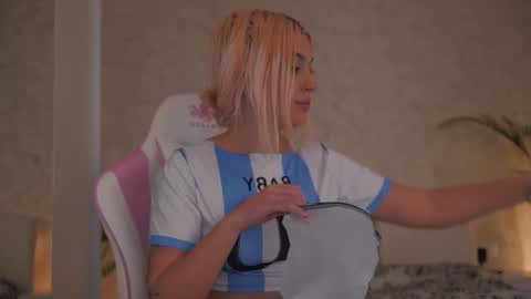 Snapshot of diamond_ava_ chatting on February 3, 2026, 3:06 pm Thea online show from February 3, 2026, 3:06 pm