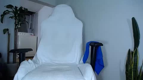 Snapshot of diamond_black00 chatting on February 12, 2025, 12:37 am MaSSimo online show from February 12, 2025, 12:37 am