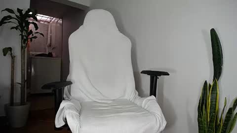 Snapshot of diamond_black00 chatting on February 23, 2025, 7:49 pm MaSSimo online show from February 23, 2025, 7:49 pm