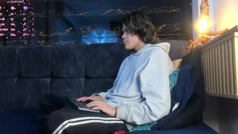 Snapshot of diamond_twink chatting on November 5, 2025, 4:01 am diamond_twink online show from November 5, 2025, 4:01 am