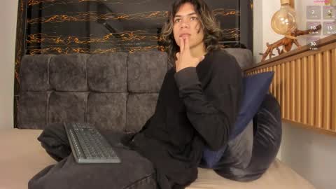 Snapshot of diamond_twink chatting on February 5, 2026, 2:00 pm diamond_twink online show from February 5, 2026, 2:00 pm