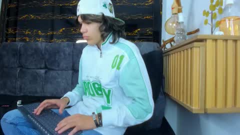 Snapshot of diamond_twink chatting on February 18, 2026, 1:51 pm diamond_twink online show from February 18, 2026, 1:51 pm