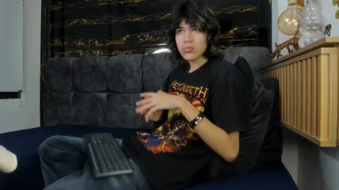 Snapshot of diamond_twink chatting on February 26, 2026, 1:43 pm diamond_twink online show from February 26, 2026, 1:43 pm