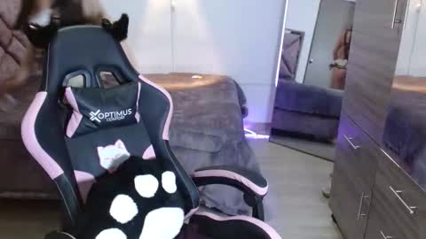 Snapshot of diamondgold28 chatting on November 26, 2025, 6:09 pm diamondgold28 online show from November 26, 2025, 6:09 pm