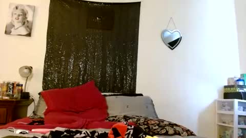 Snapshot of diamondmonroexo chatting on February 4, 2025, 7:22 pm DiamondMonroeXo online show from February 4, 2025, 7:22 pm