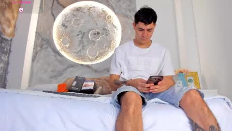 diamondss_1 online show from July 14, 2026, 11:32 pm