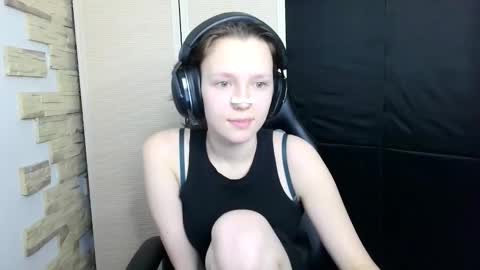 diana_back3 online show from November 16, 2025, 12:22 pm