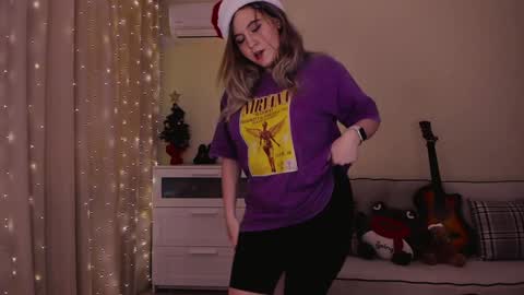 Snapshot of diana_floweri chatting on December 19, 2024, 9:51 am Diana online show from December 19, 2024, 9:51 am