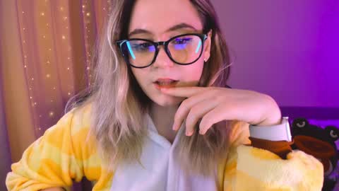 Snapshot of diana_floweri chatting on February 7, 2025, 9:05 am Diana online show from February 7, 2025, 9:05 am