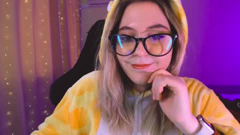 Snapshot of diana_floweri chatting on February 7, 2025, 12:06 pm Diana online show from February 7, 2025, 12:06 pm