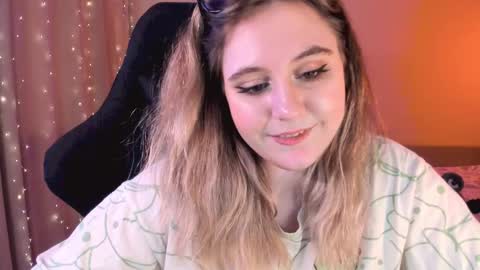 Snapshot of diana_floweri chatting on February 18, 2025, 1:22 pm Diana online show from February 18, 2025, 1:22 pm